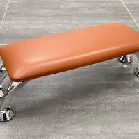 Repose main marron